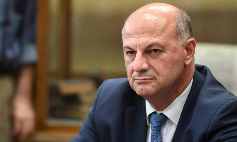 Τσιάρας: Αύξηση ποινών, ειδικό αδίκημα η κουκούλα στα γήπεδα, χωρίς αναστολή η εκτέλεση ποινής